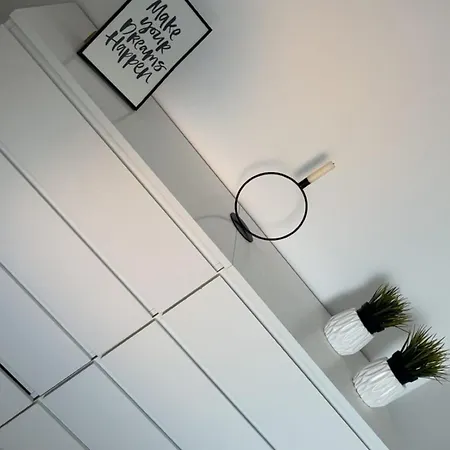 Bright And Modern With Balcony Close To C Apartment