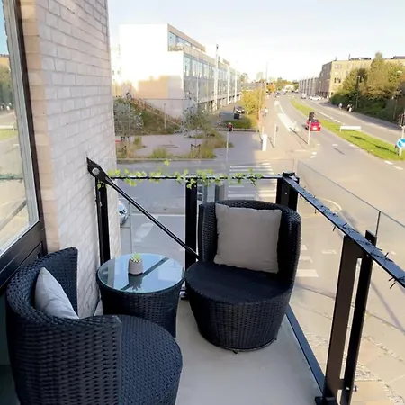 Apartment Bright And Modern With Balcony Close To C *