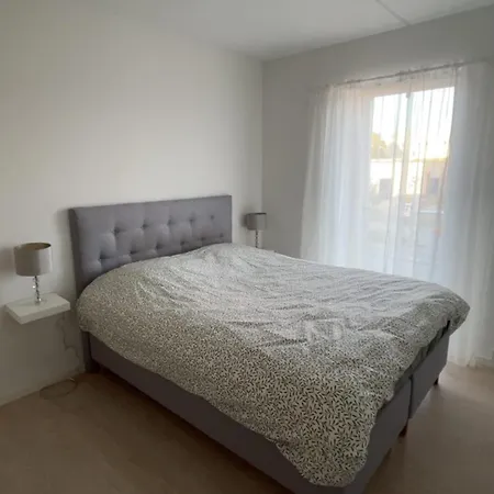 Lejlighed Bright And Modern With Balcony Close To C